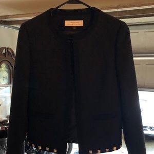 Tahari blazer size 2 never worn. Great quality.